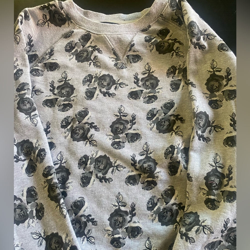 Women's Grey Floral Crewneck Sweatshirt - Black Rose Print